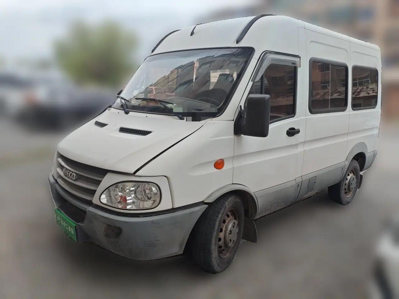 Iveco Power Daily 2017 2.5T Classic A32 Mid-Roof 6-7 Seater Bus 47Z5 — миниатюра 1