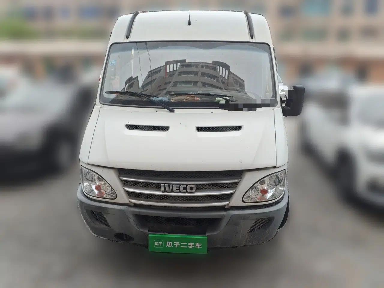 Iveco Power Daily 2017 2.5T Classic A32 Mid-Roof 6-7 Seater Bus 47Z5 — миниатюра 2