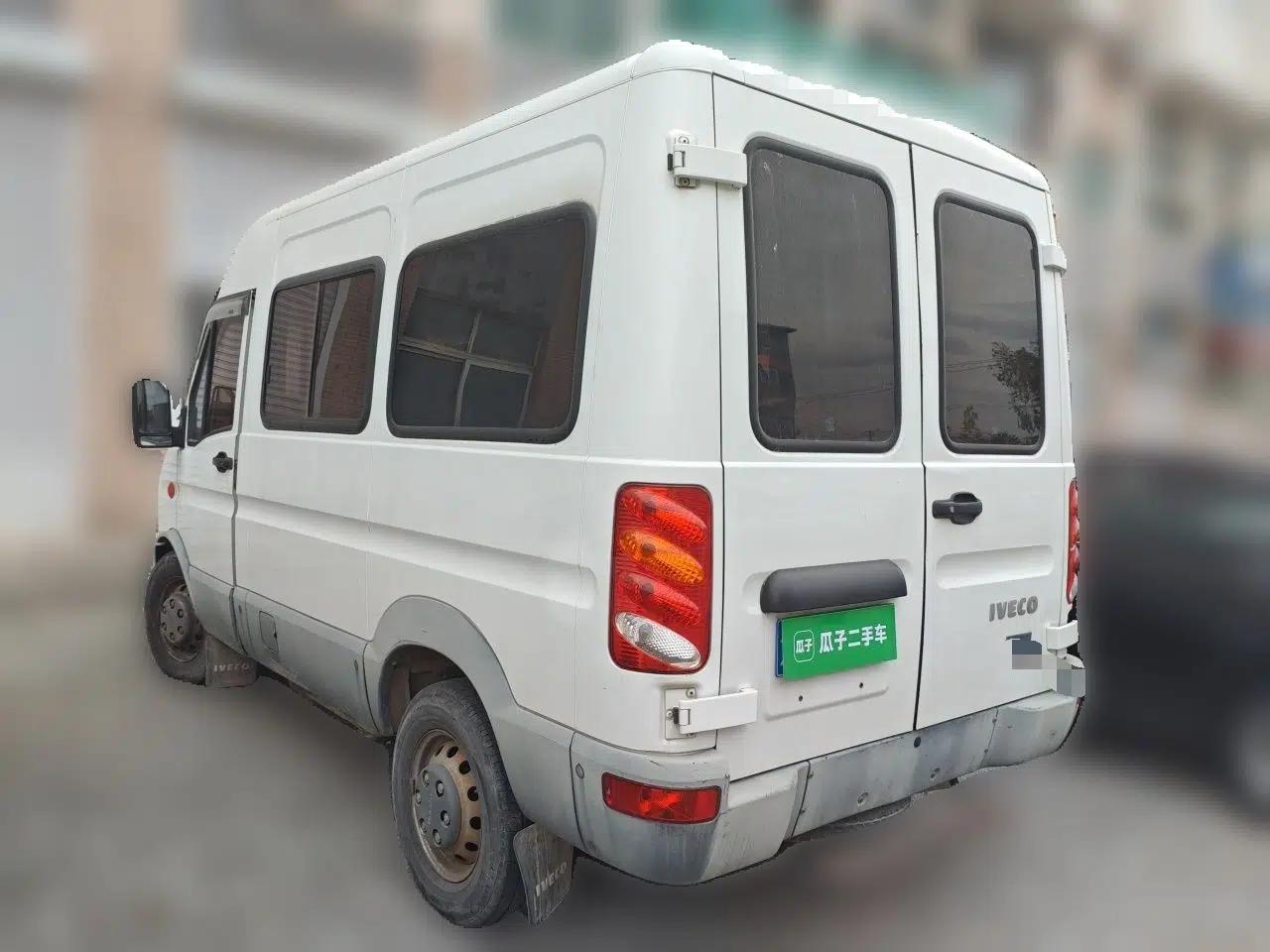 Iveco Power Daily 2017 2.5T Classic A32 Mid-Roof 6-7 Seater Bus 47Z5 — миниатюра 4