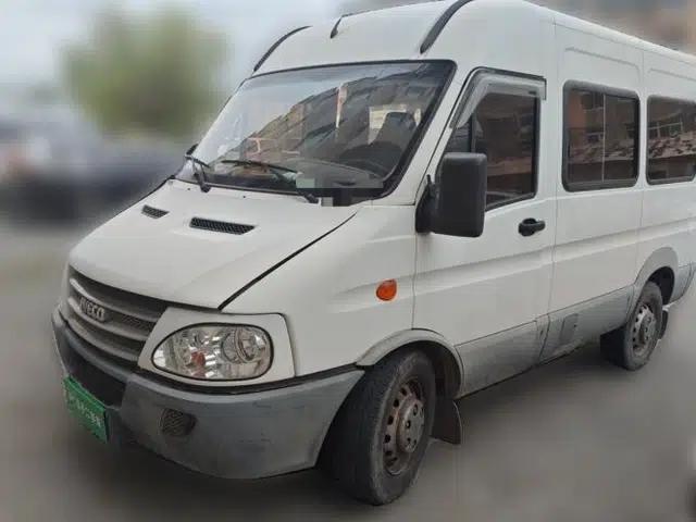 Iveco Power Daily 2017 2.5T Classic A32 Mid-Roof 6-7 Seater Bus 47Z5