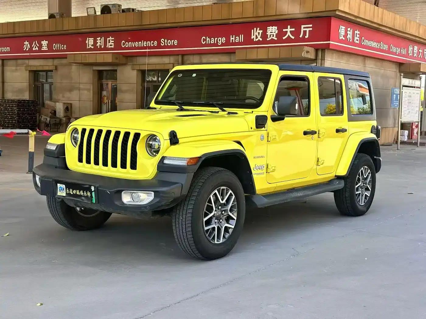Jeep Wrangler New Energy 2022 Model 4-Door 2.0T 4xe Sahara Fluorescent Yellow Limited Edition — миниатюра 1