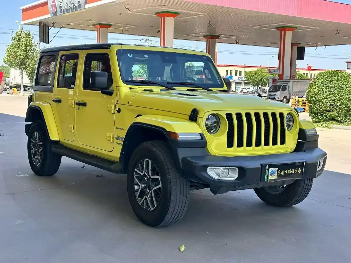 Jeep Wrangler New Energy 2022 Model 4-Door 2.0T 4xe Sahara Fluorescent Yellow Limited Edition — миниатюра 3