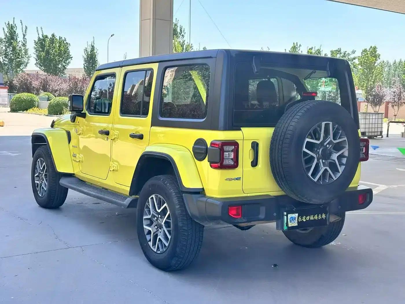 Jeep Wrangler New Energy 2022 Model 4-Door 2.0T 4xe Sahara Fluorescent Yellow Limited Edition — миниатюра 7