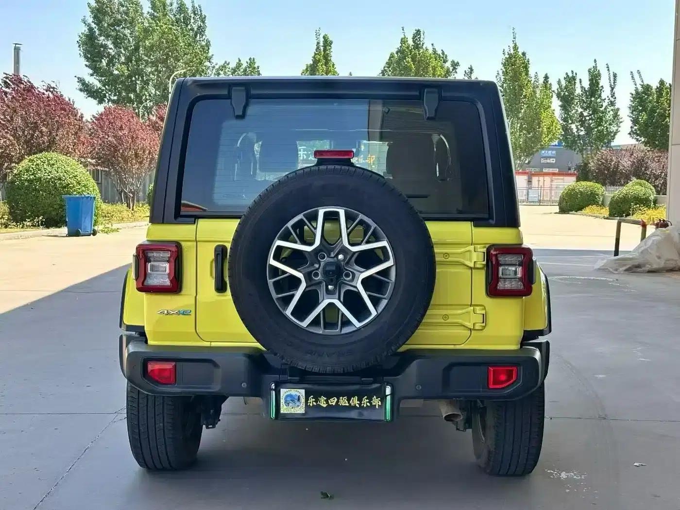 Jeep Wrangler New Energy 2022 Model 4-Door 2.0T 4xe Sahara Fluorescent Yellow Limited Edition — миниатюра 8