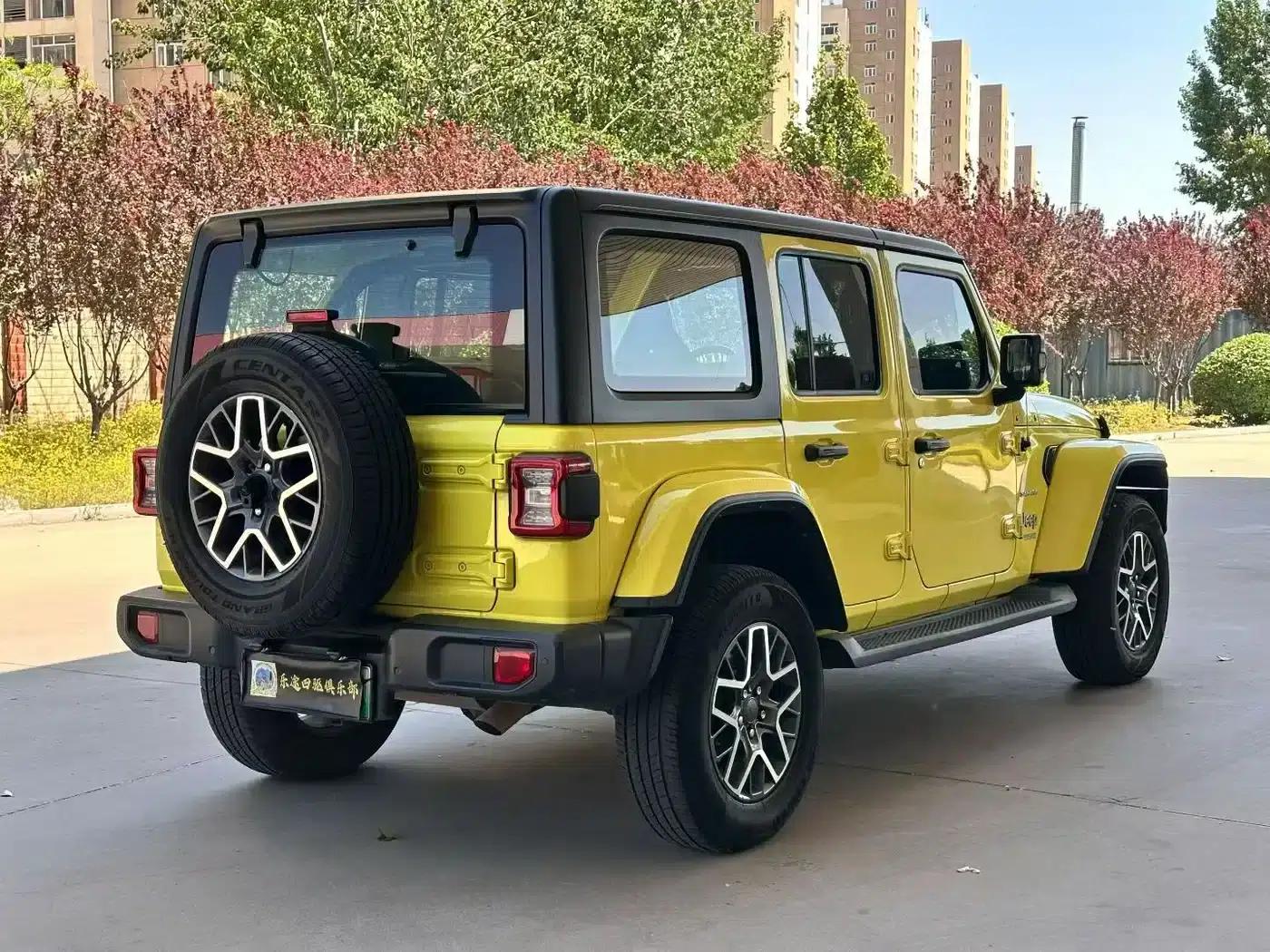 Jeep Wrangler New Energy 2022 Model 4-Door 2.0T 4xe Sahara Fluorescent Yellow Limited Edition — миниатюра 9
