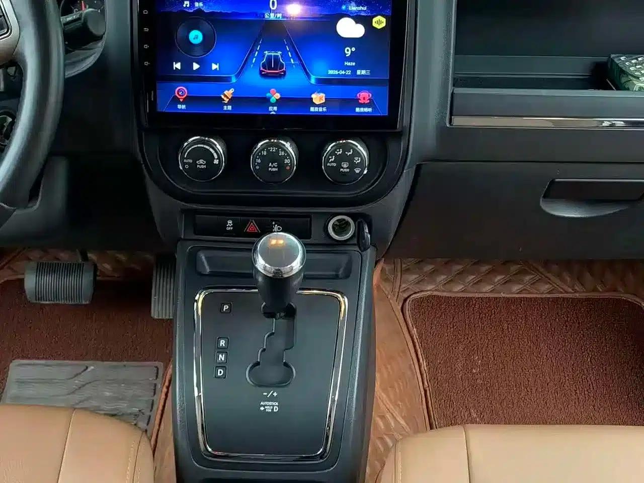 2013 Jeep Compass 2.4 Sport — миниатюра 12