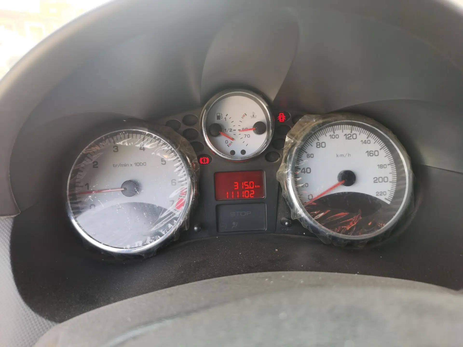 Peugeot 207 2011 Sedan 1.4L Manual Yule Edition — миниатюра 11