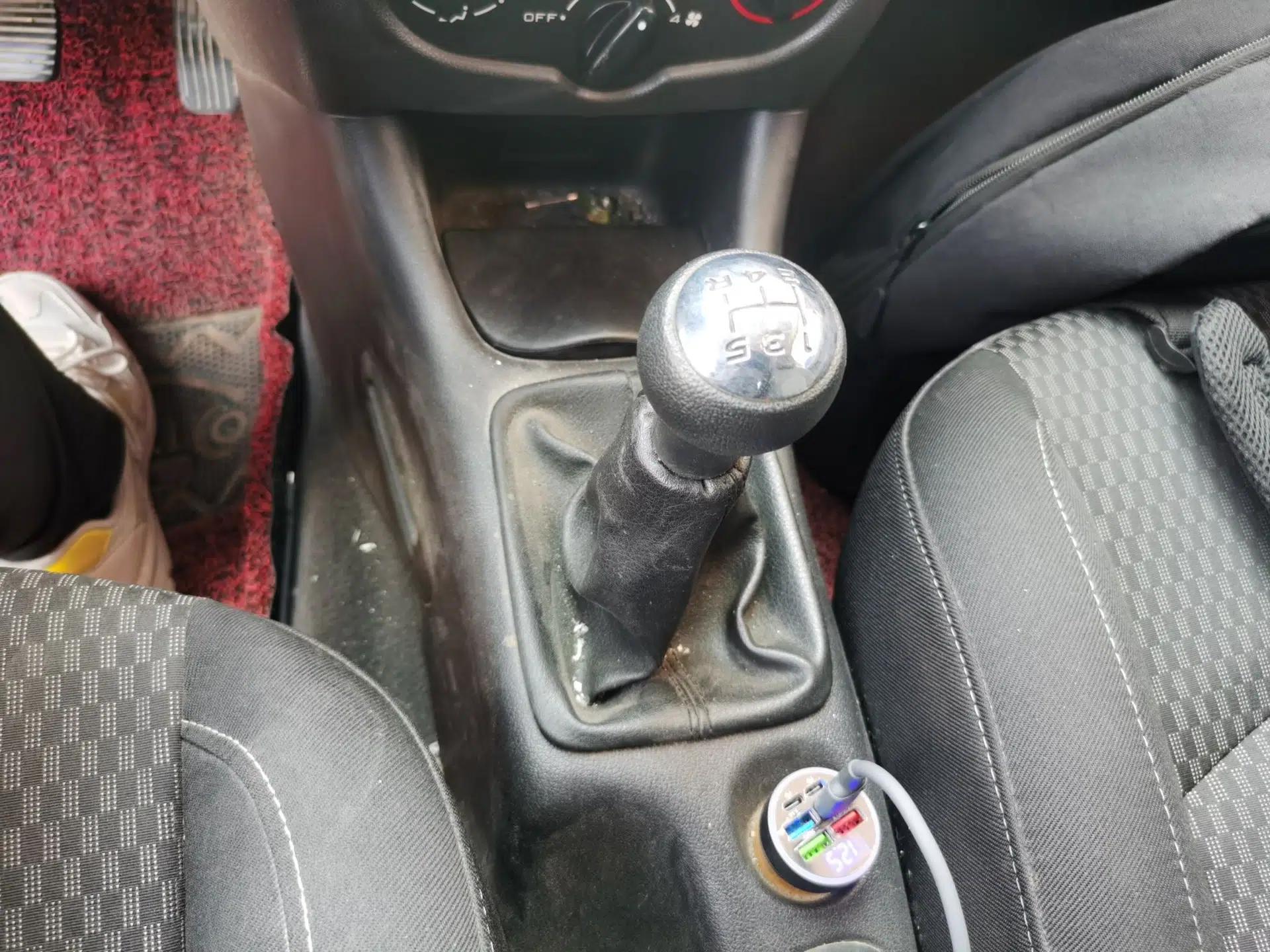 Peugeot 207 2011 Sedan 1.4L Manual Yule Edition — миниатюра 14
