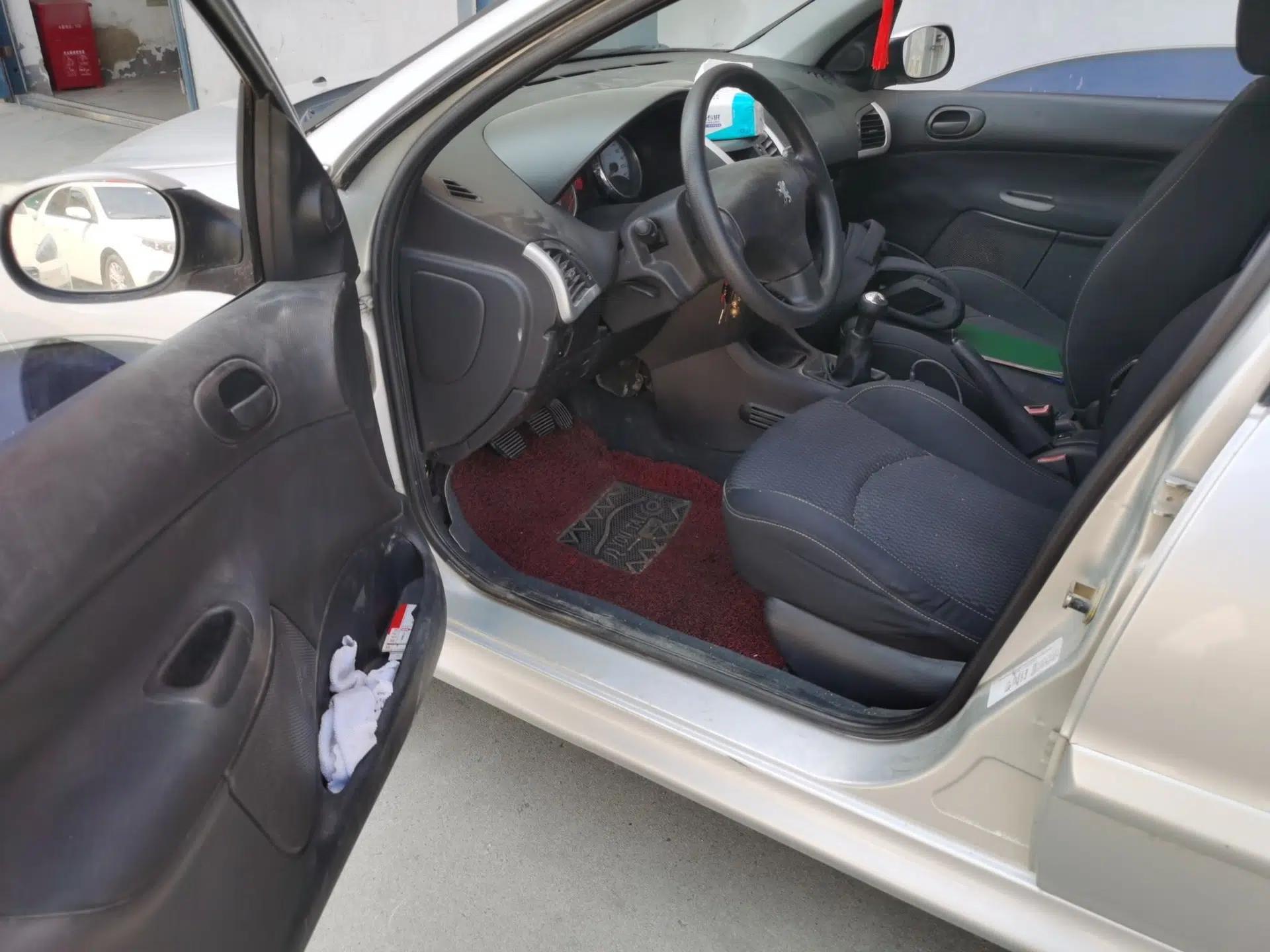 Peugeot 207 2011 Sedan 1.4L Manual Yule Edition — миниатюра 16