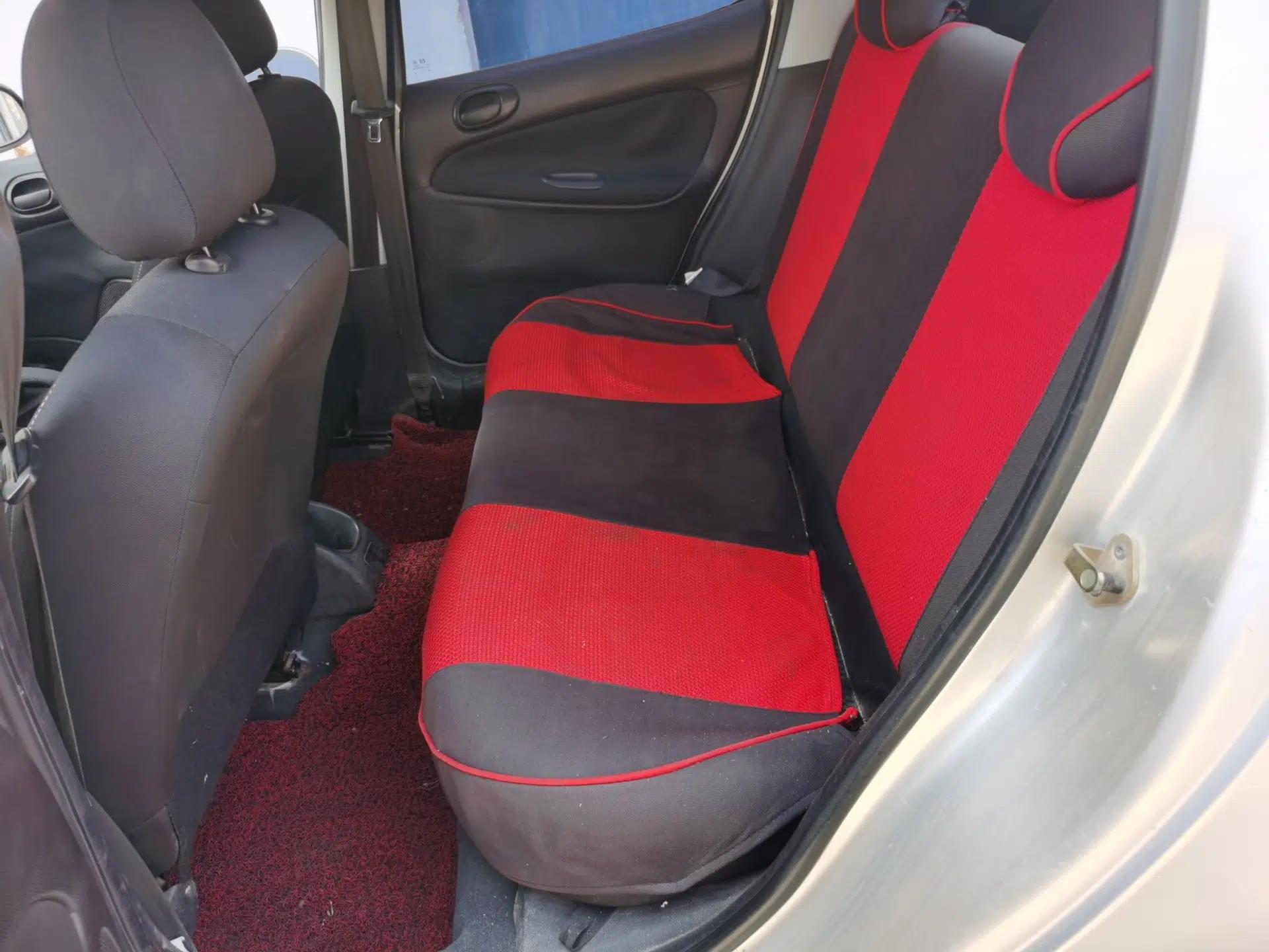 Peugeot 207 2011 Sedan 1.4L Manual Yule Edition — миниатюра 17