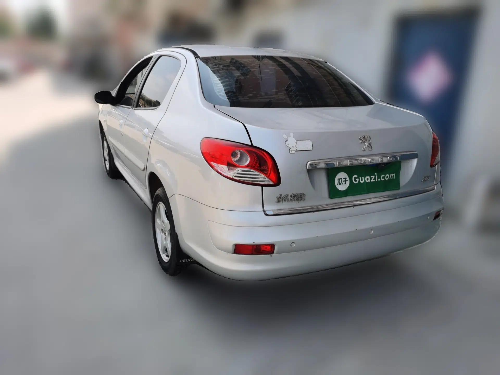 Peugeot 207 2011 Sedan 1.4L Manual Yule Edition — миниатюра 4