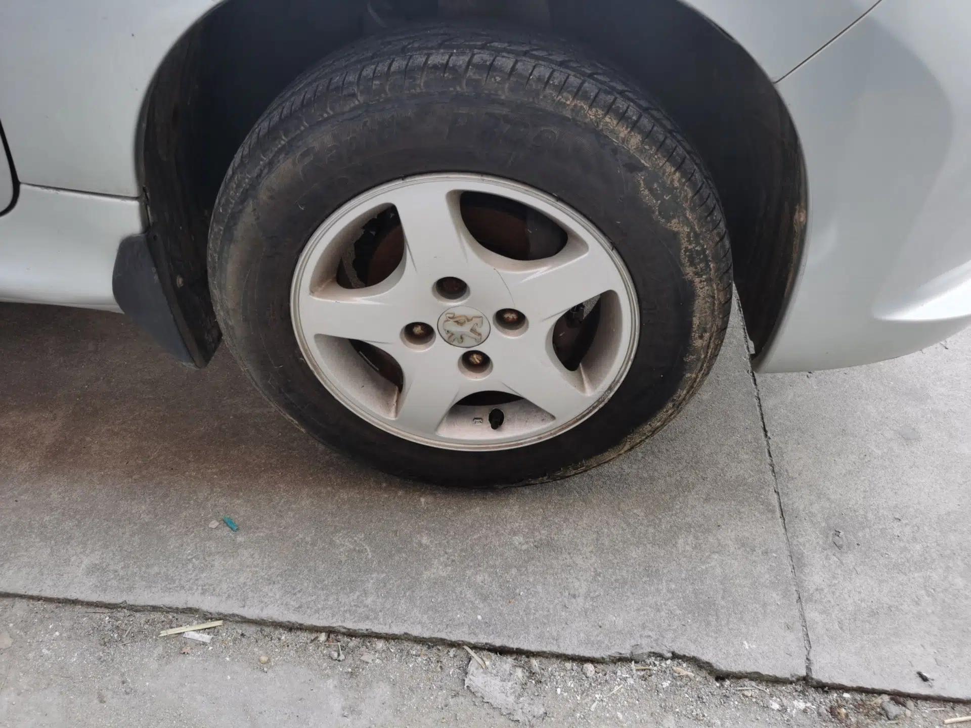 Peugeot 207 2011 Sedan 1.4L Manual Yule Edition — миниатюра 8