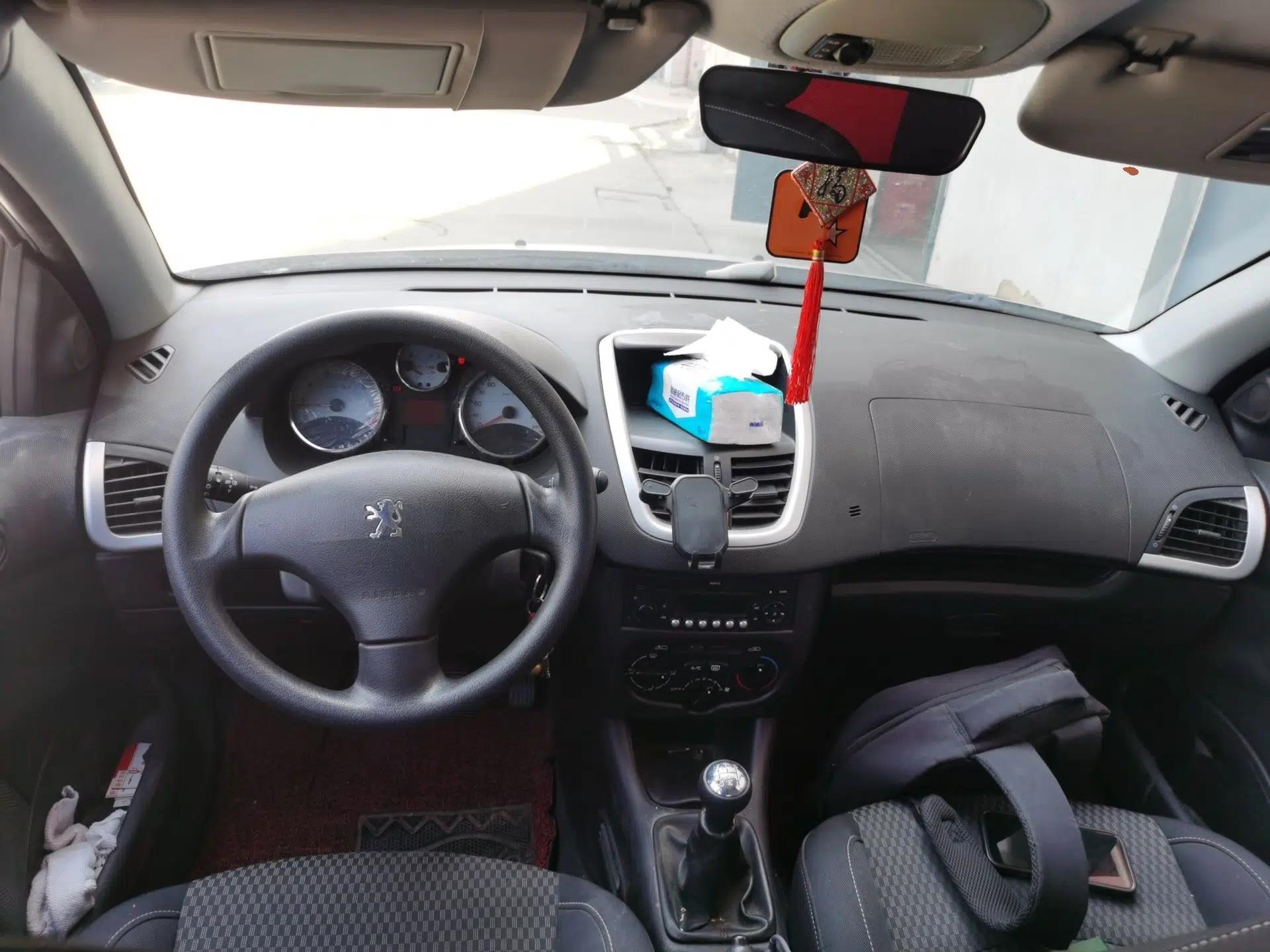 Peugeot 207 2011 Sedan 1.4L Manual Yule Edition — миниатюра 9