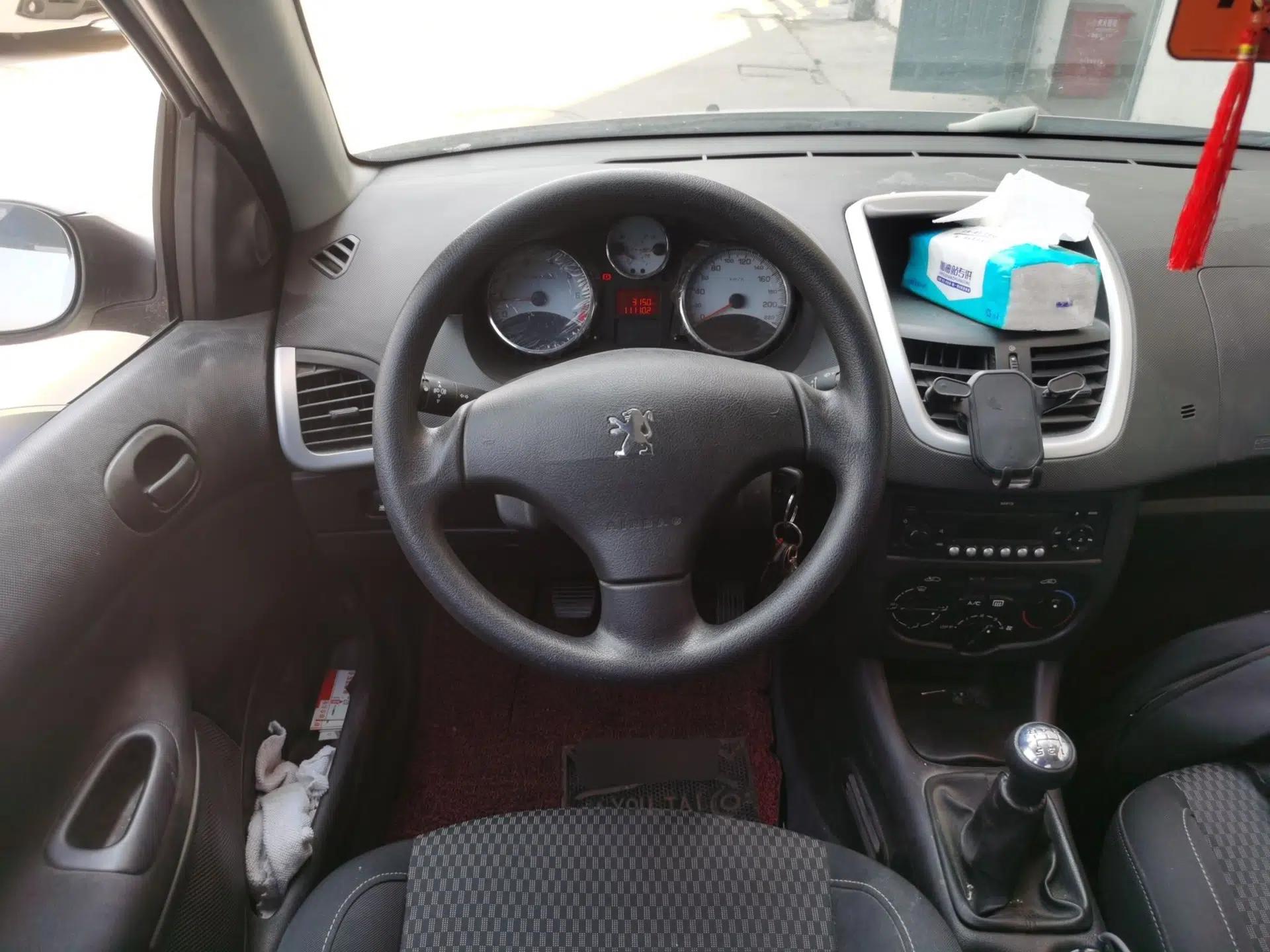 Peugeot 207 2011 Sedan 1.4L Manual Yule Edition — миниатюра 10