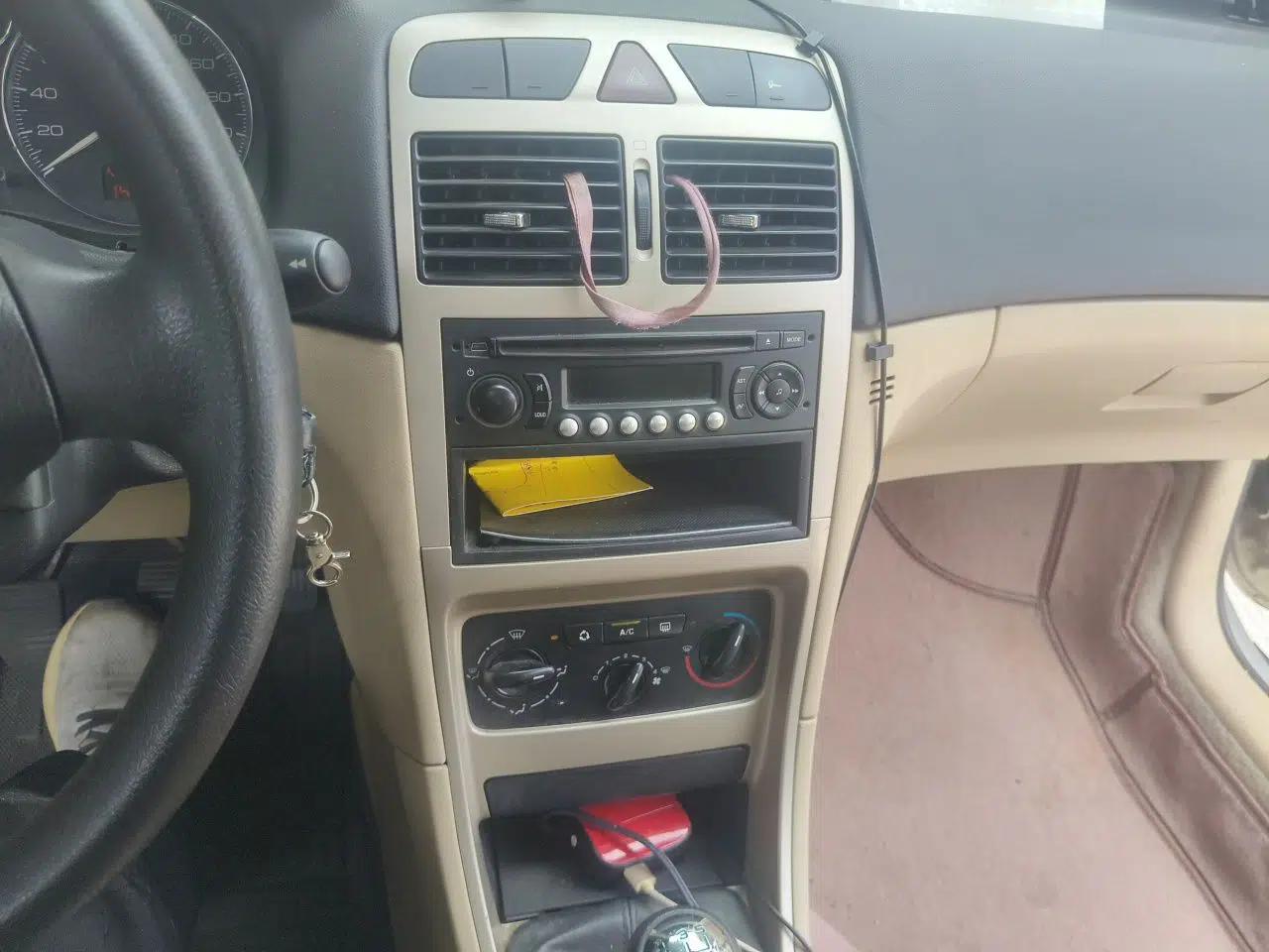 Peugeot 307 2010 Sedan 1.6L Manual Comfort Edition — миниатюра 13