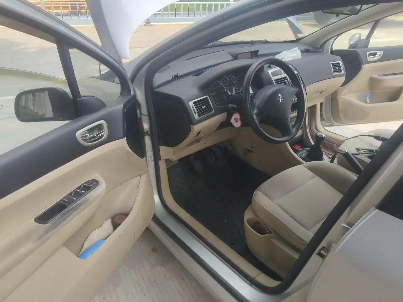 Peugeot 307 2010 Sedan 1.6L Manual Comfort Edition — миниатюра 16