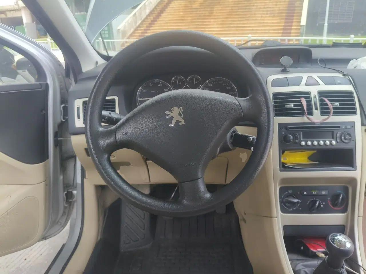 Peugeot 307 2010 Sedan 1.6L Manual Comfort Edition — миниатюра 10