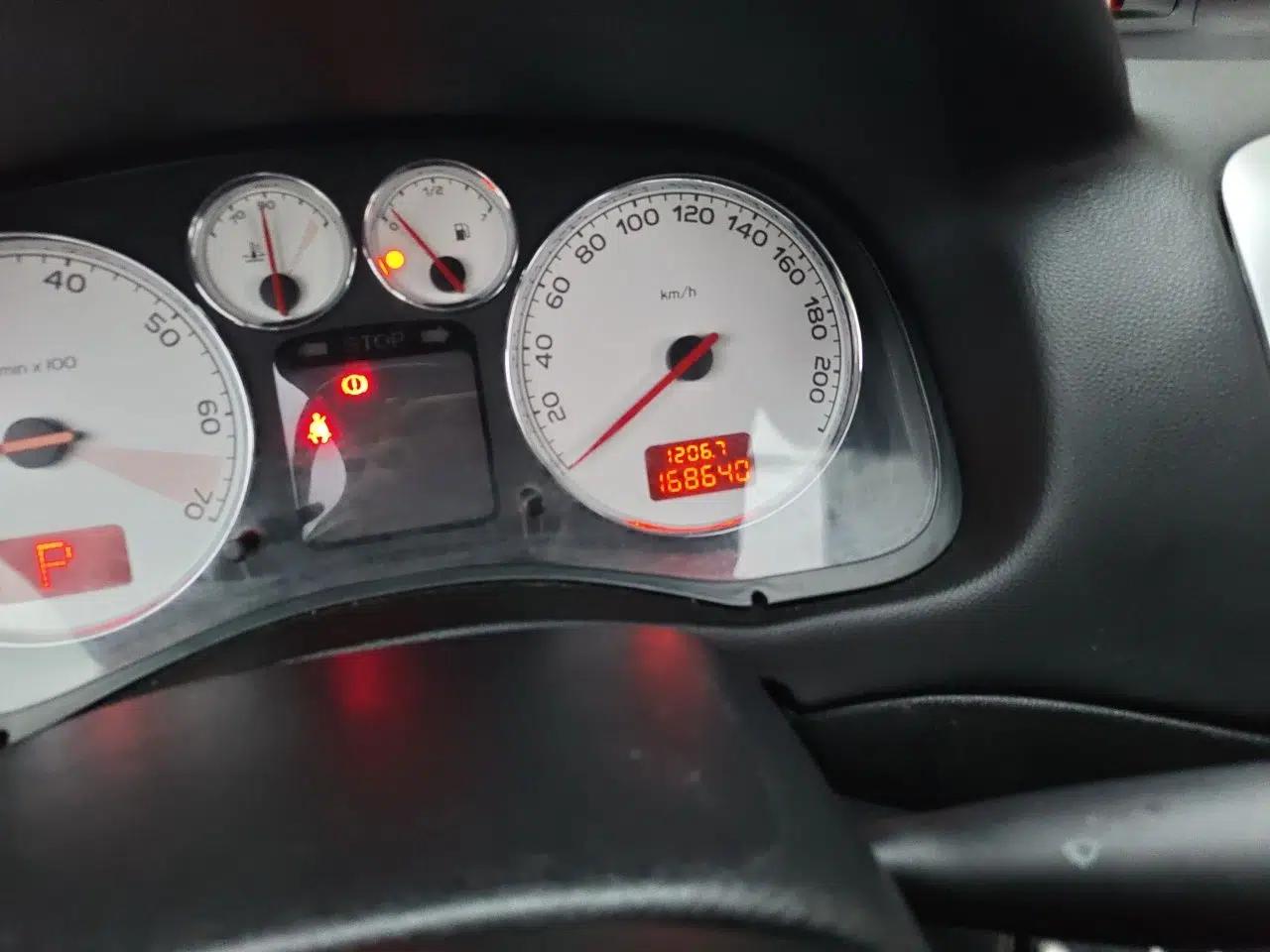 Peugeot 307 2012 1.6L Automatic CROSS — миниатюра 12