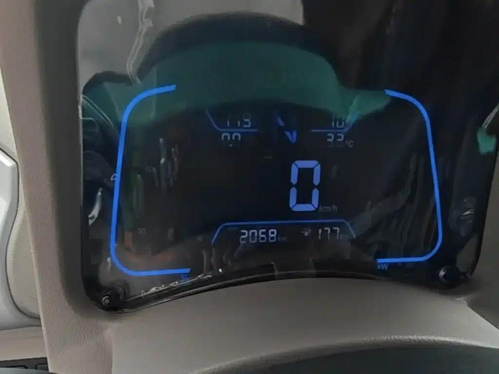 Yizhi EV2 2023 Auspicious Edition 201km Luxury — миниатюра 12
