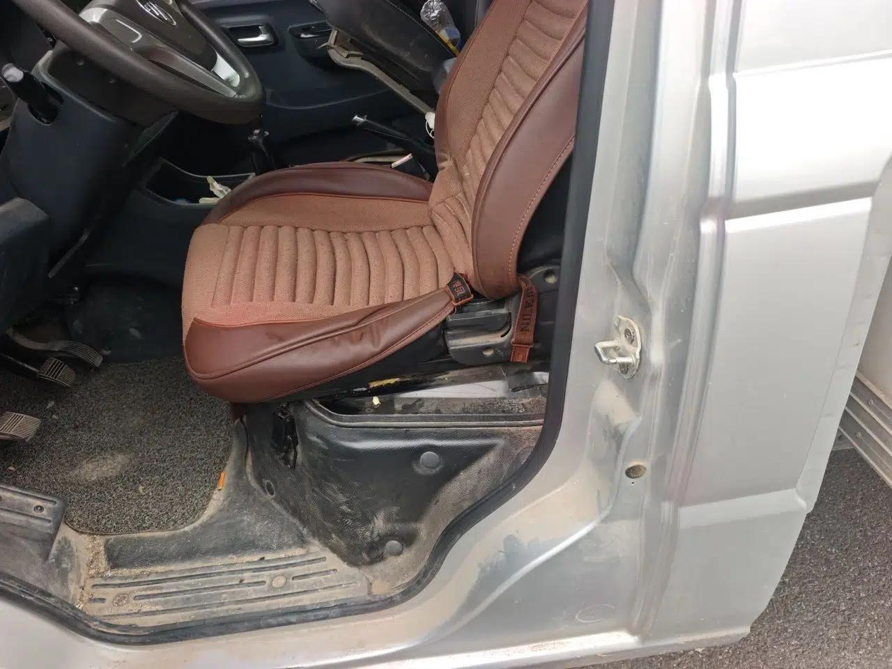 AstonMartin Rapide Foton Xiangling V3 Cargo Van Manual 1.6L — миниатюра 15