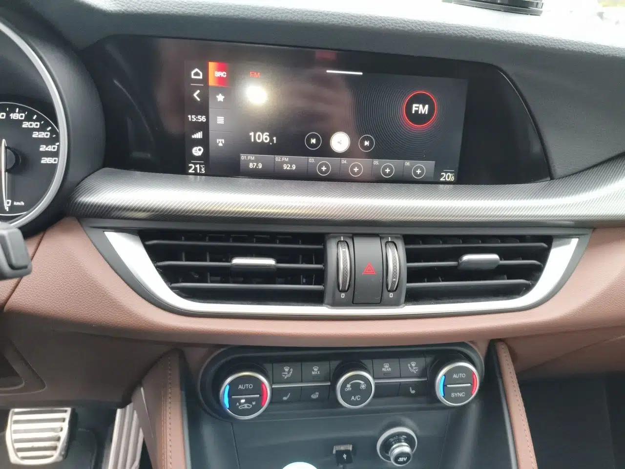 Alfa Romeo Stelvio 2020 2.0T 280HP Luxury Edition — миниатюра 13