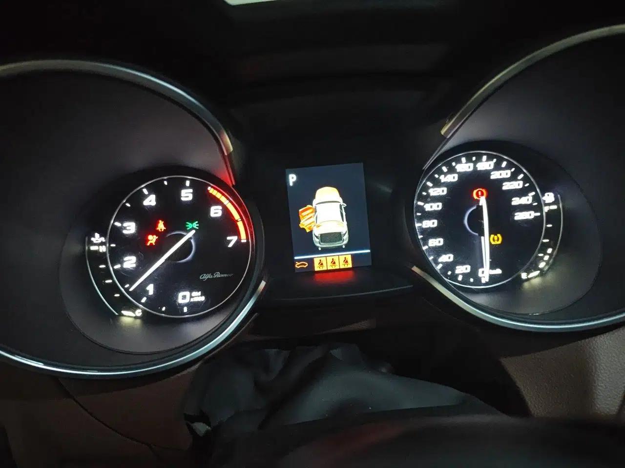 Alfa Romeo Stelvio 2017 2.0T 200HP Elite Edition — миниатюра 11
