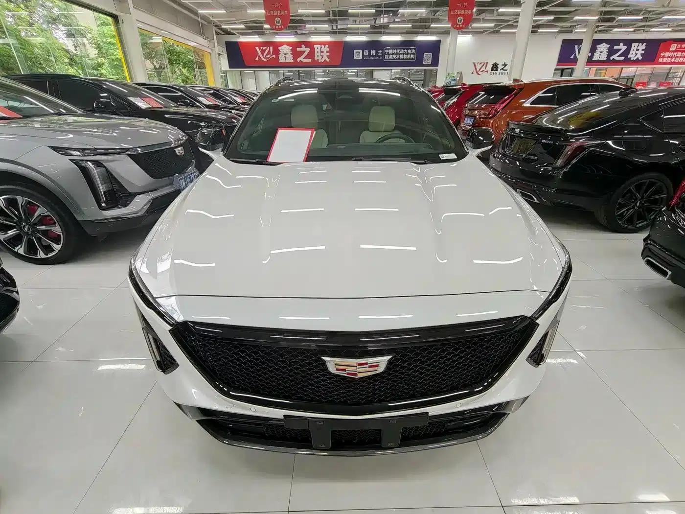 2023 Cadillac GT4 25T Premium — миниатюра 2