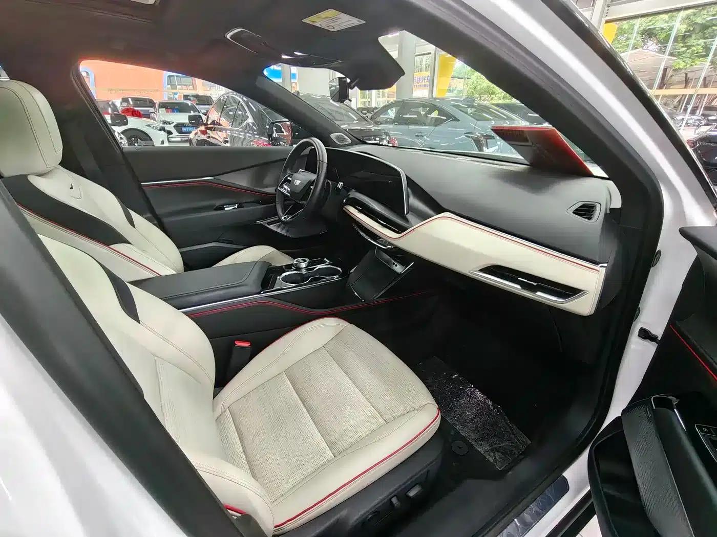 2023 Cadillac GT4 25T Premium — миниатюра 11