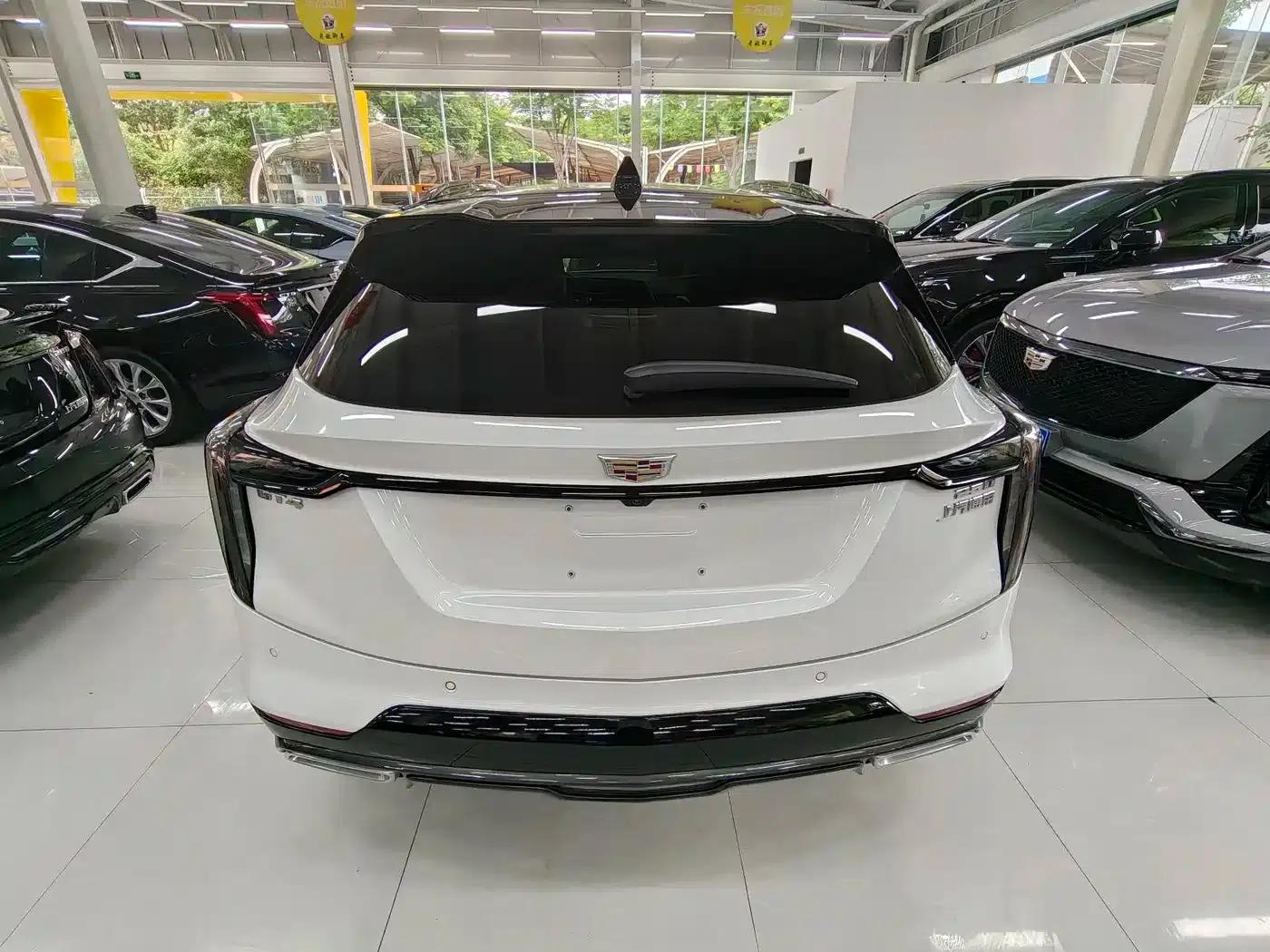 2023 Cadillac GT4 25T Premium — миниатюра 14