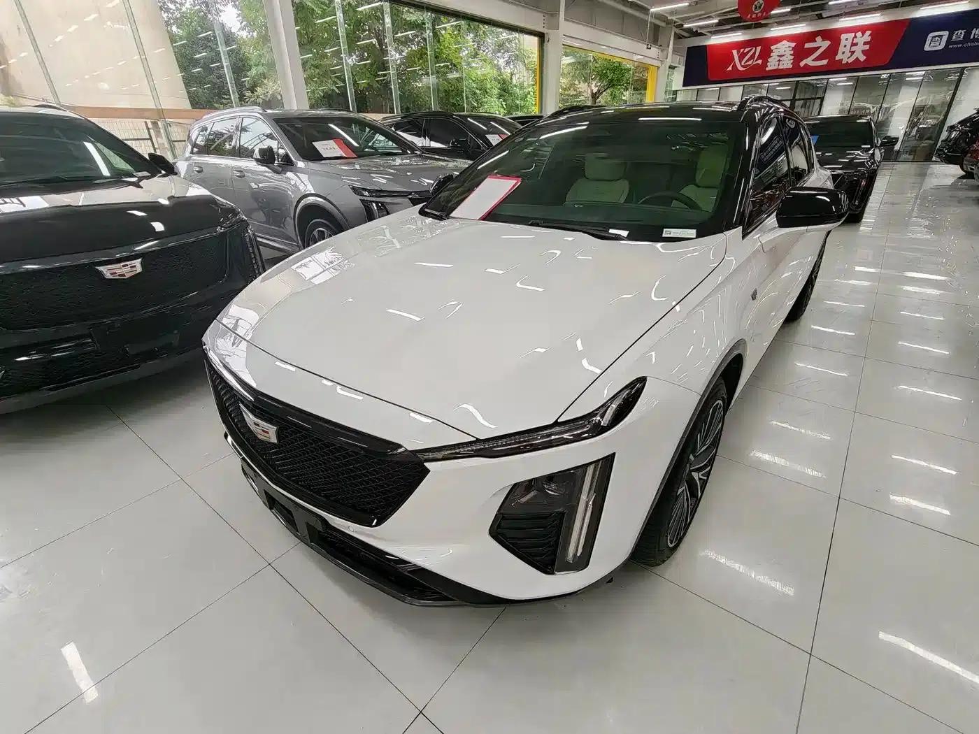 2023 Cadillac GT4 25T Premium — миниатюра 3