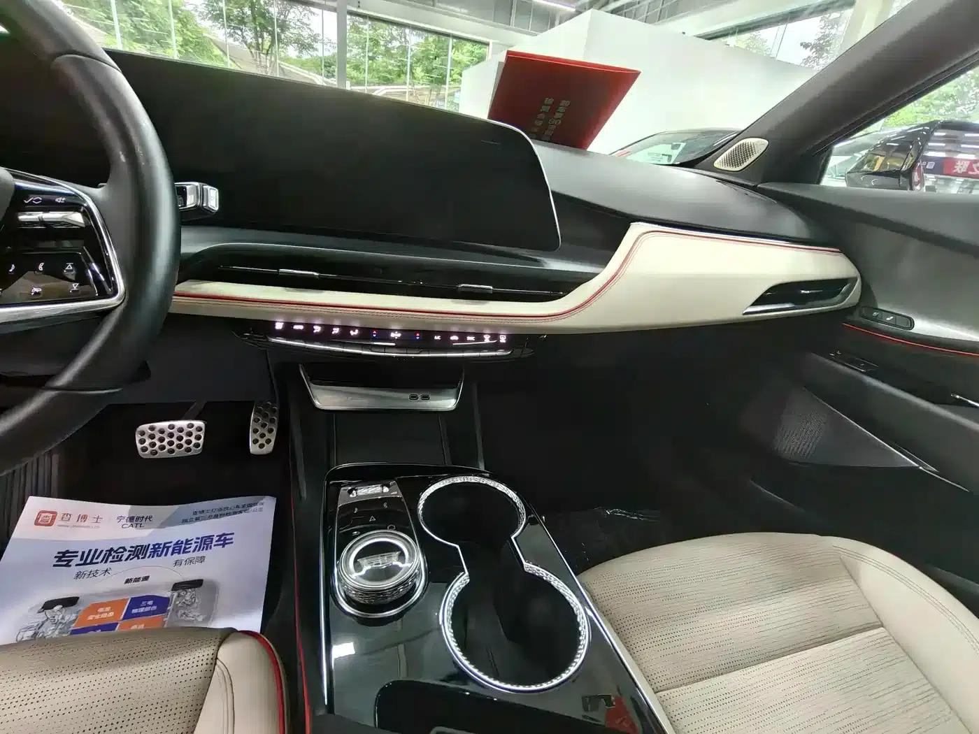 2023 Cadillac GT4 25T Premium — миниатюра 7