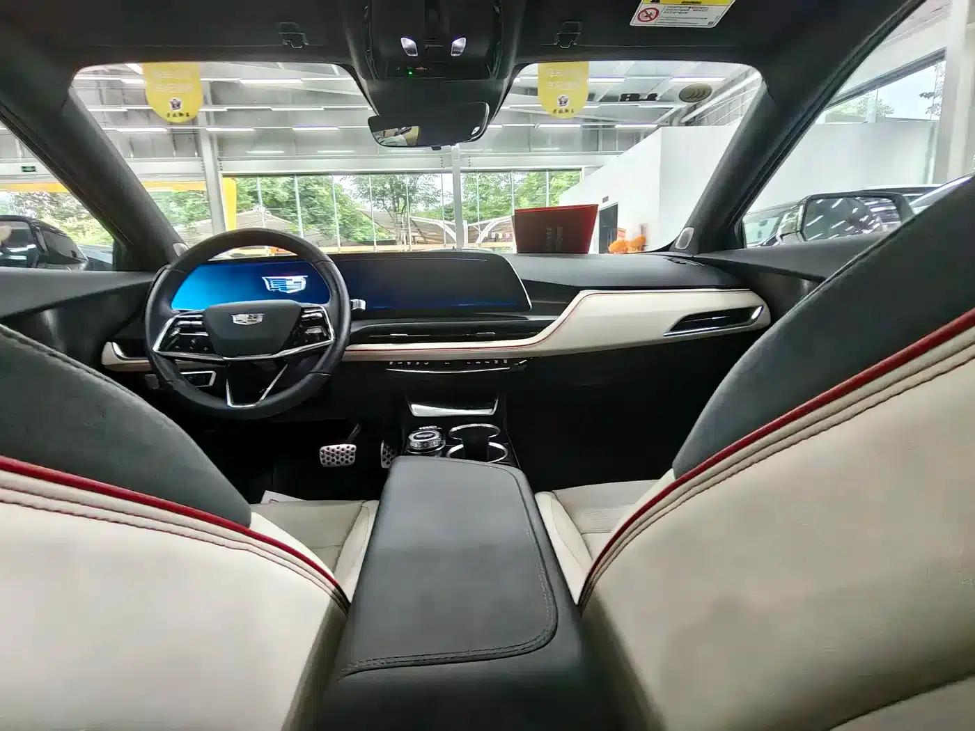 2023 Cadillac GT4 25T Premium — миниатюра 9
