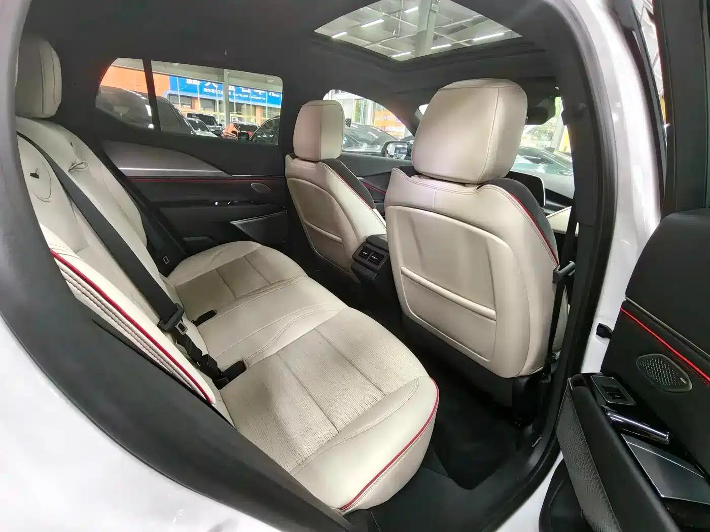 2023 Cadillac GT4 25T Premium — миниатюра 10