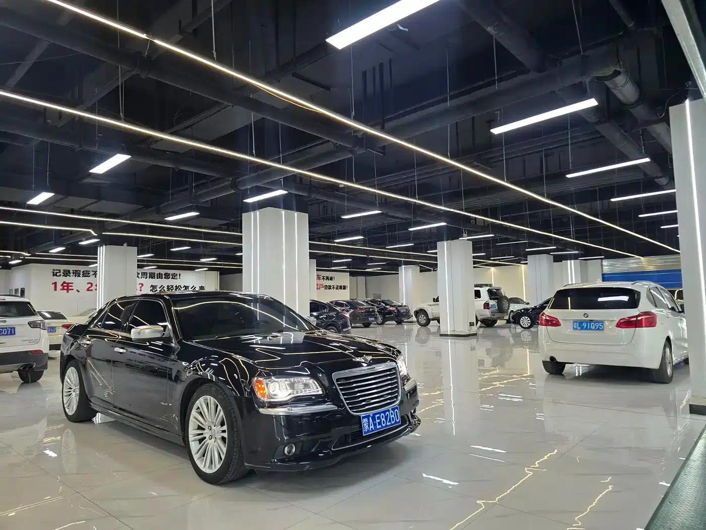 2014 Chrysler 300C Imported Model 3.0L Excellence Edition — миниатюра 2