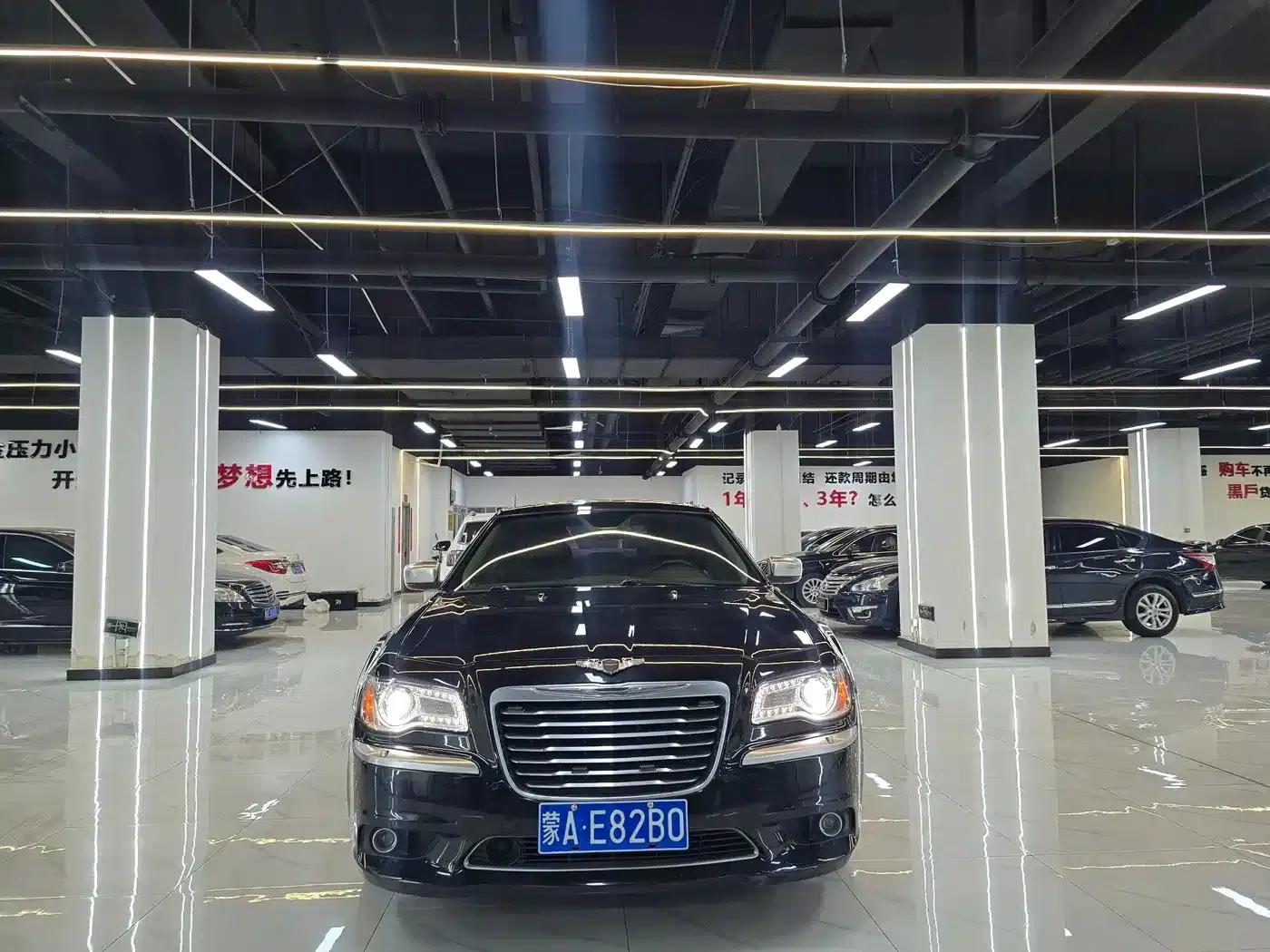 2014 Chrysler 300C Imported Model 3.0L Excellence Edition — миниатюра 4