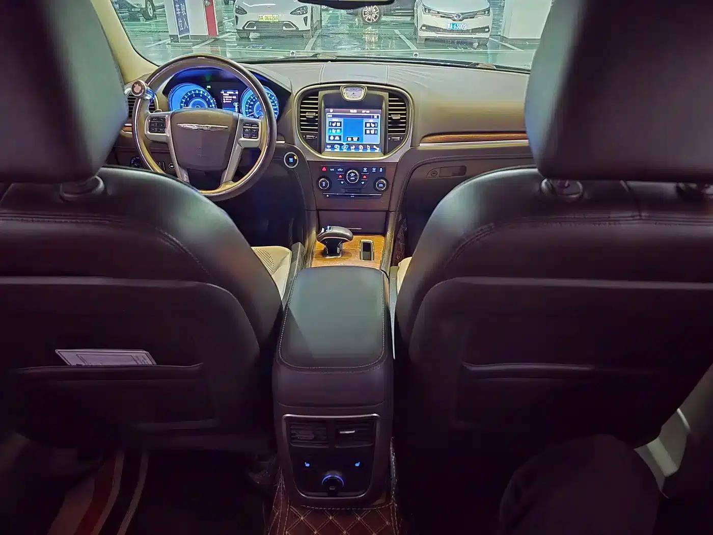 2014 Chrysler 300C Imported Model 3.0L Excellence Edition — миниатюра 5