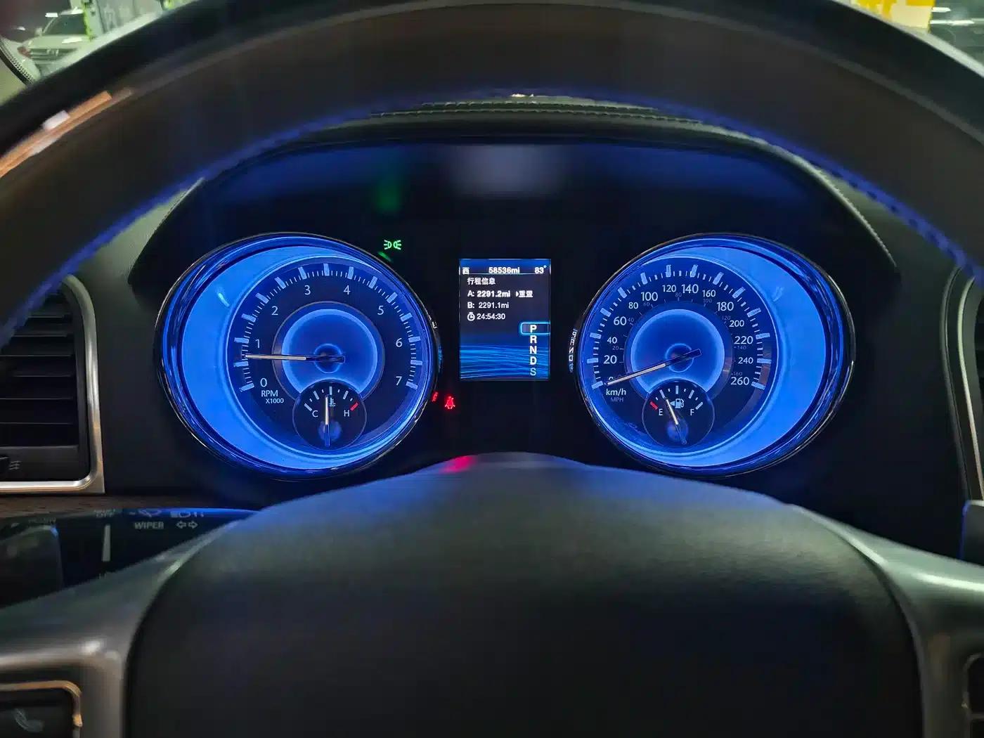 2014 Chrysler 300C Imported Model 3.0L Excellence Edition — миниатюра 10