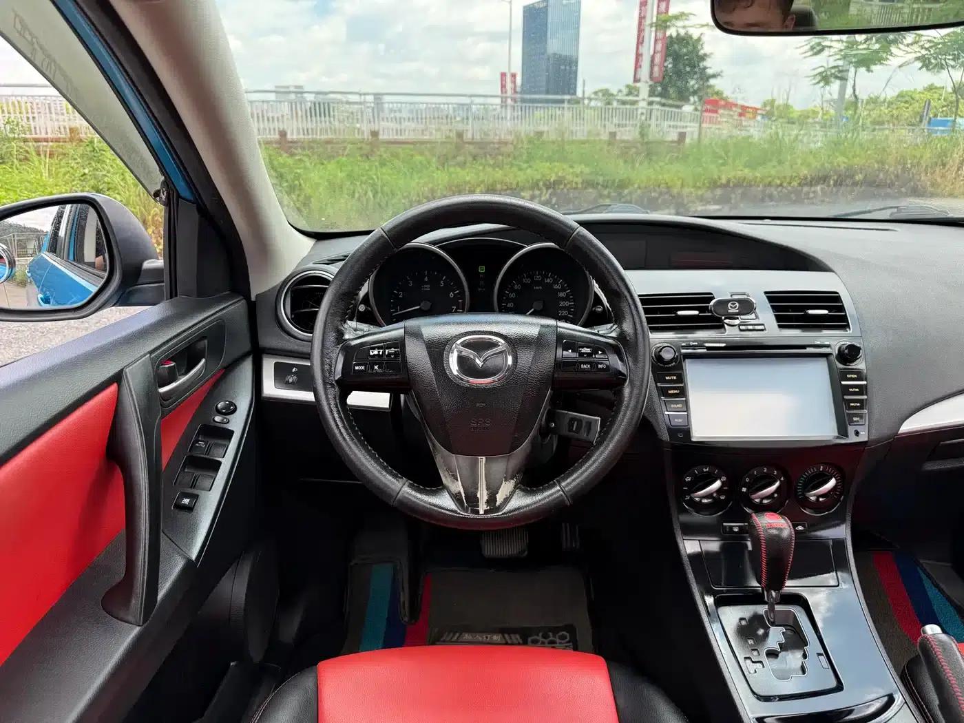 Mazda 3 Axela 2013 Sedan 1.6L Automatic Elite — миниатюра 11