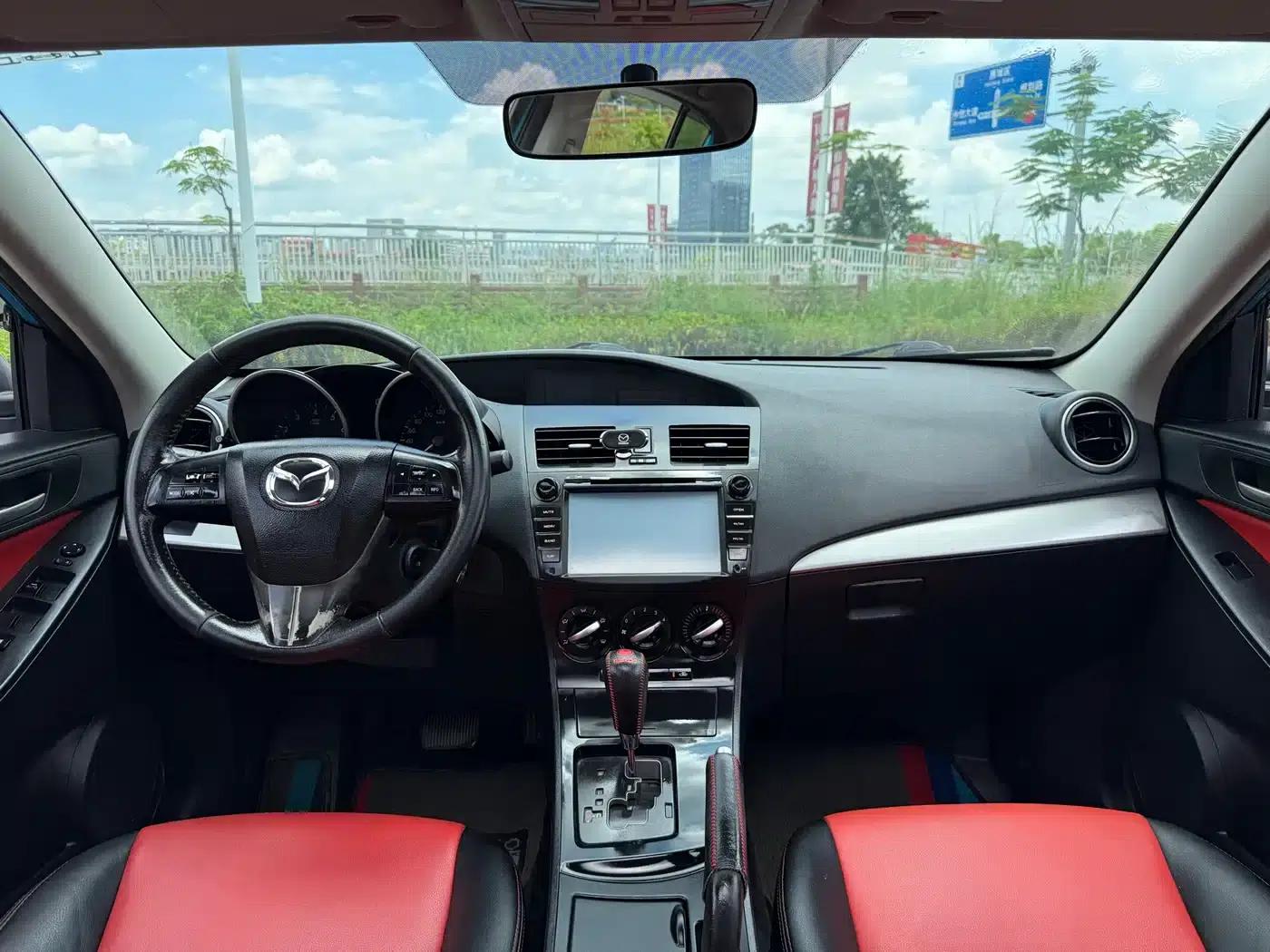 Mazda 3 Axela 2013 Sedan 1.6L Automatic Elite — миниатюра 12