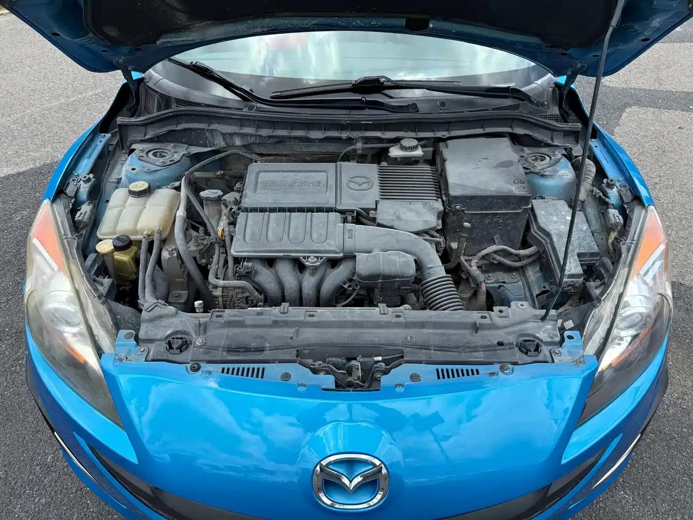 Mazda 3 Axela 2013 Sedan 1.6L Automatic Elite — миниатюра 17