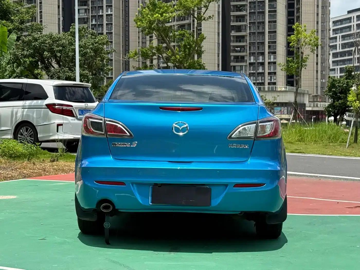 Mazda 3 Axela 2013 Sedan 1.6L Automatic Elite — миниатюра 5