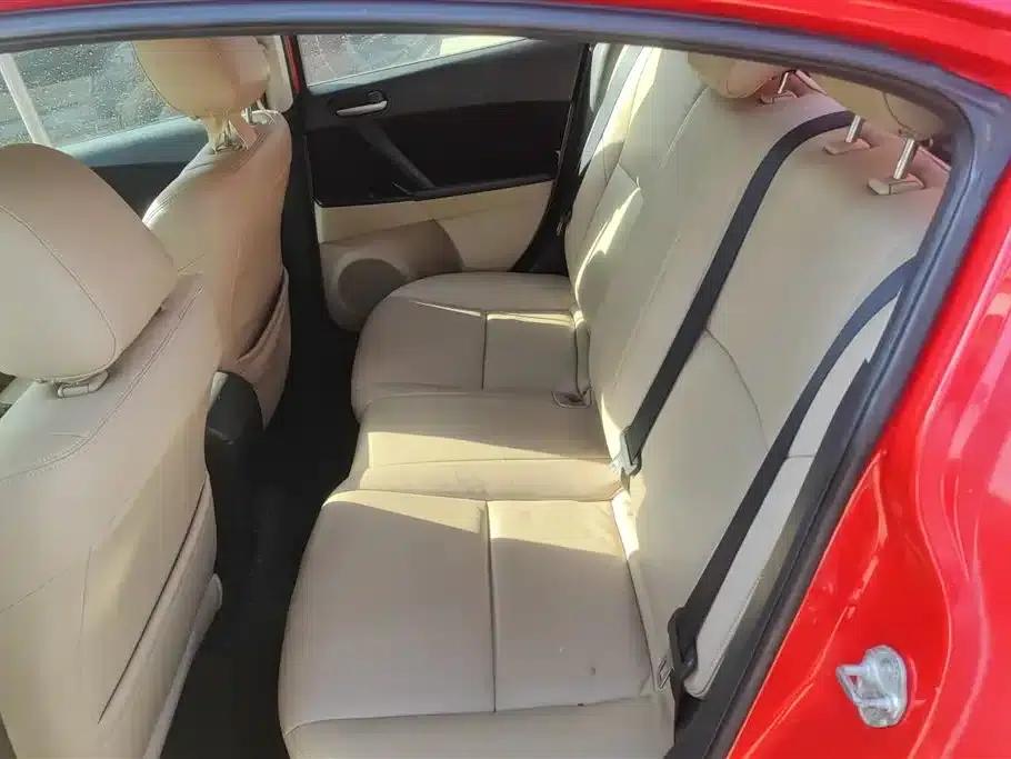 Mazda 3 Axela 2011 Sedan 1.6L Automatic Comfort — миниатюра 11