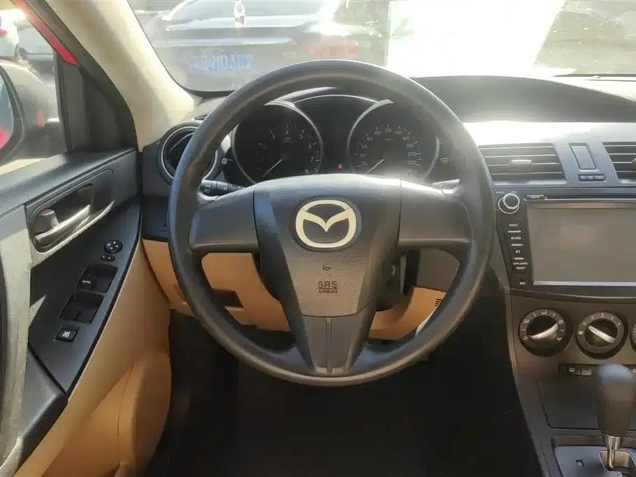 Mazda 3 Axela 2011 Sedan 1.6L Automatic Comfort — миниатюра 15