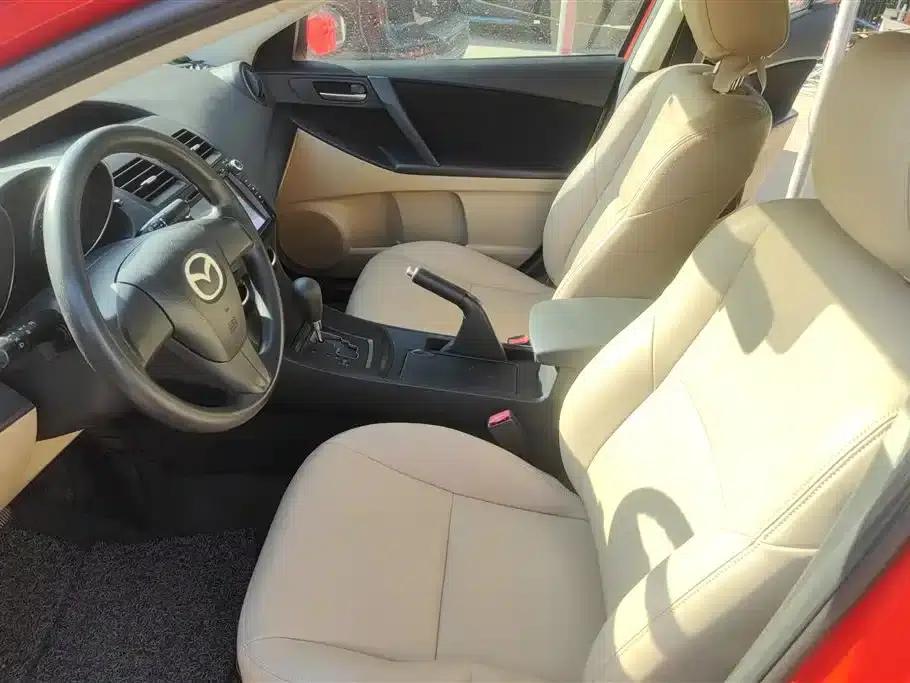 Mazda 3 Axela 2011 Sedan 1.6L Automatic Comfort — миниатюра 8
