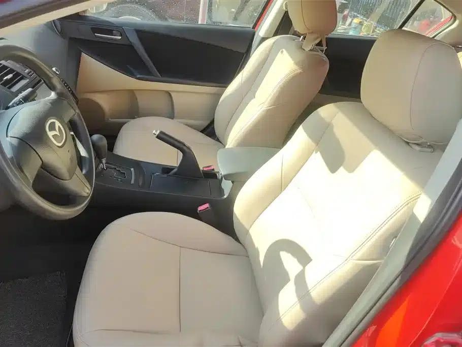 Mazda 3 Axela 2011 Sedan 1.6L Automatic Comfort — миниатюра 9