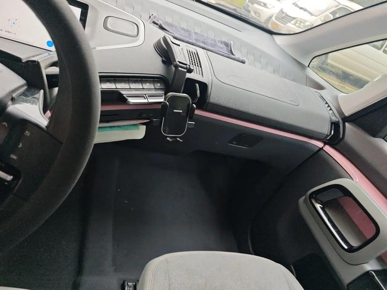 Baojun E300 2020 Starry Intelligence Edition — миниатюра 13