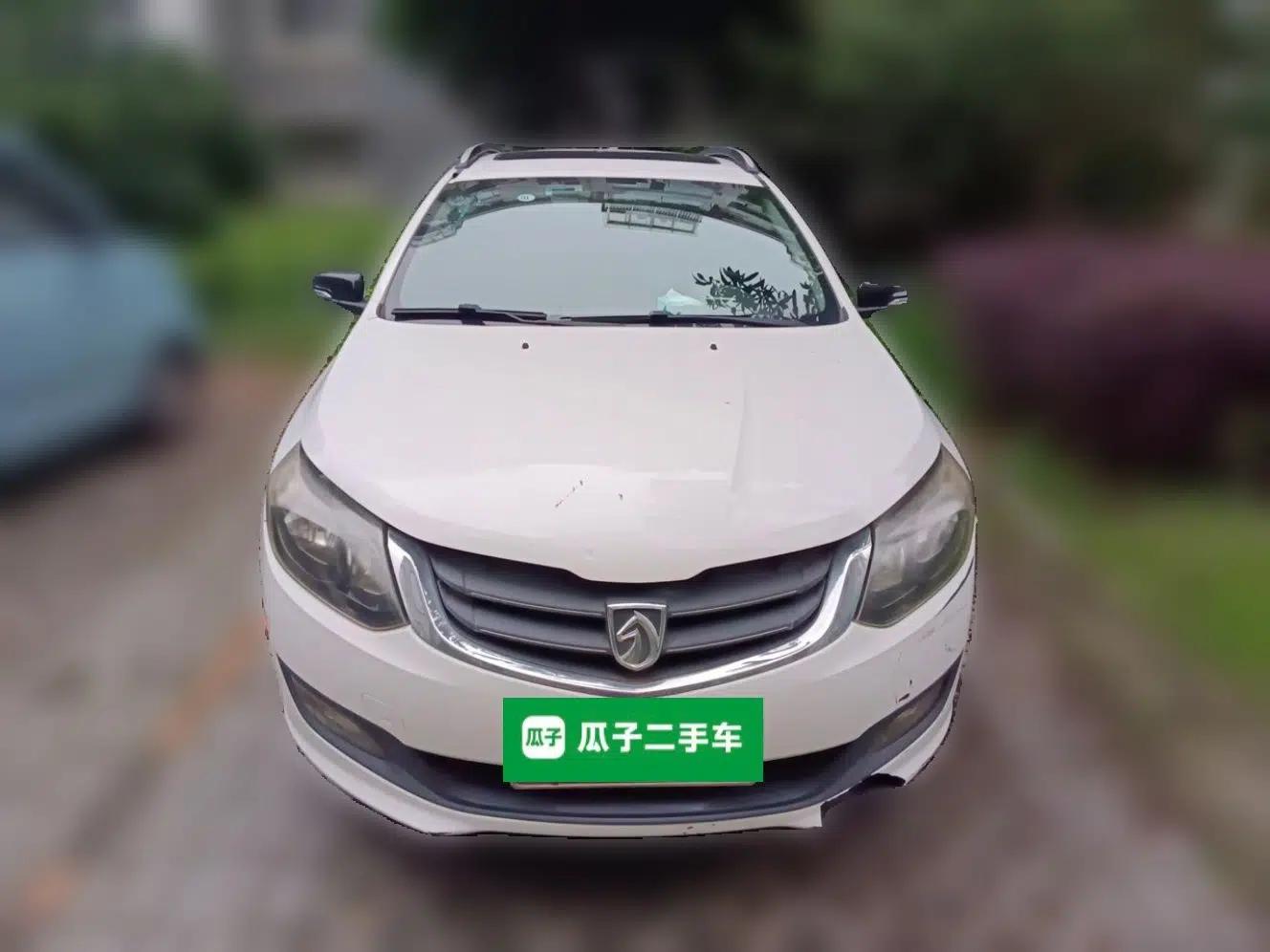 Baojun 610 2014 CROSS 1.5L Automatic Luxury Model — миниатюра 2