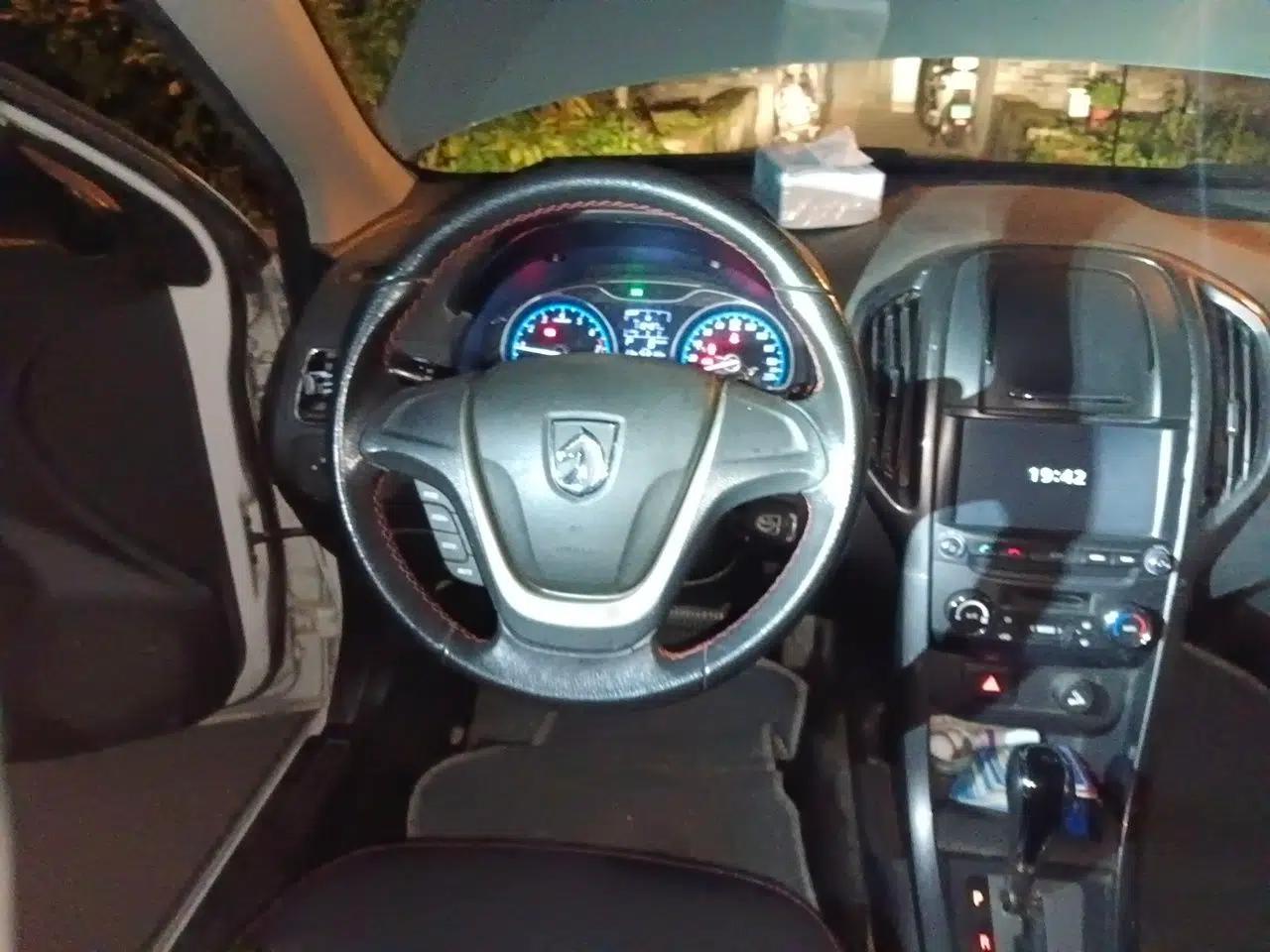 Baojun 610 2014 CROSS 1.5L Automatic Luxury Model — миниатюра 10