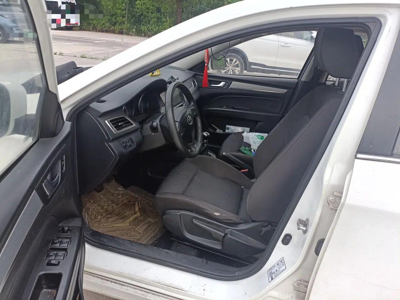 Bestune B30 2017 1.6L manual Comfort trim level — миниатюра 15