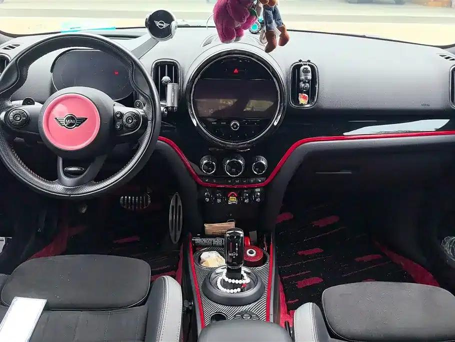 MINI JCW COUNTRYMAN 2021 2.0T JOHN COOPER WORKS — миниатюра 12